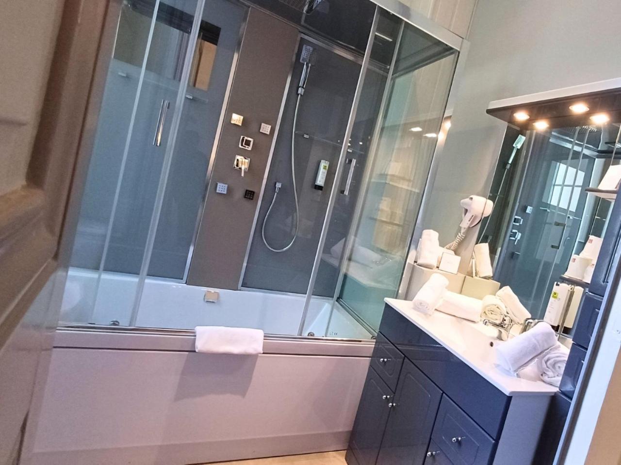 Grand Hotel De Bourbon-Lancy - Spa Et Restaurant - Logis Eksteriør bilde
