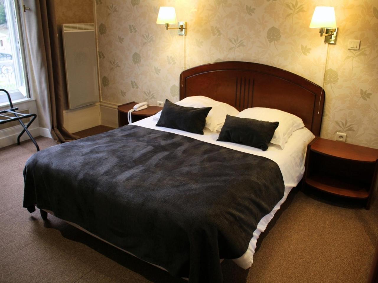 Grand Hotel De Bourbon-Lancy - Spa Et Restaurant - Logis Eksteriør bilde